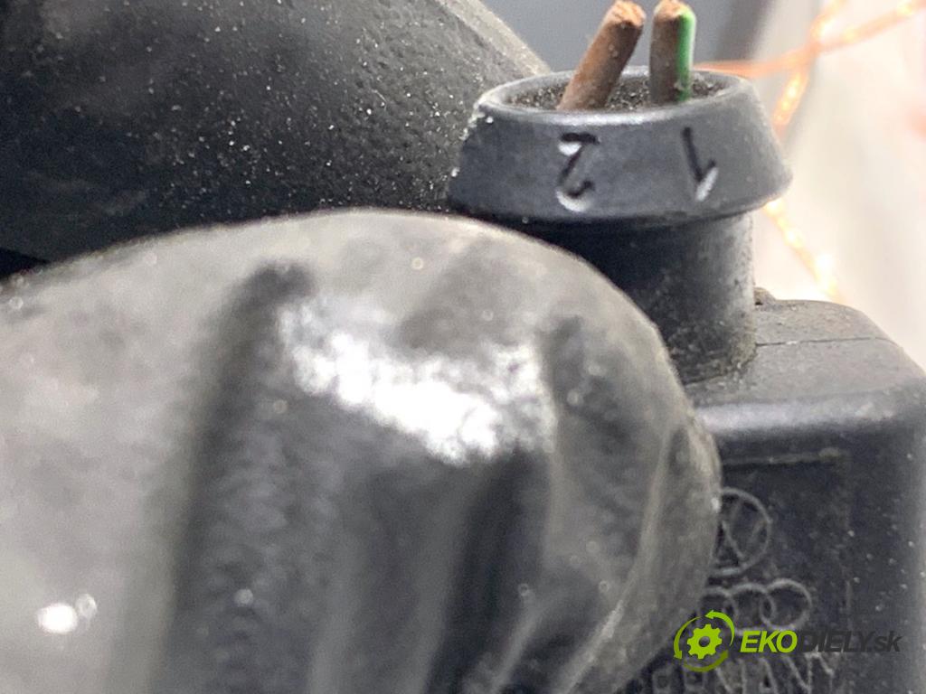 SKODA SUPERB III Kombi 2020 160 kW 1.4 TSI iV 1395 zámok kapoty levý 3V0823509B