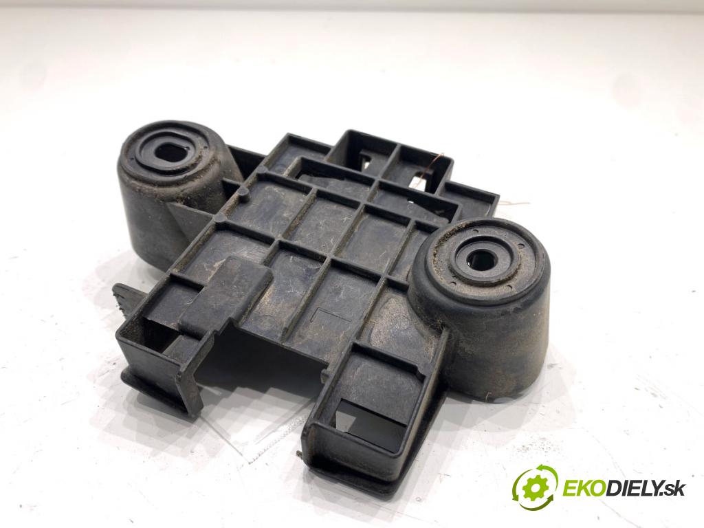 SKODA SUPERB III Kombi 2020 160 kW 1.4 TSI iV 1395 držák uchycení držák clona RADAR levý zadní část 3V9907455A