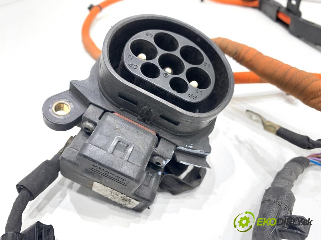 SKODA SUPERB III Kombi 2020 160 kW 1.4 TSI iV 1395 HNÍZDO: NABÍJANIE: 3V0971509