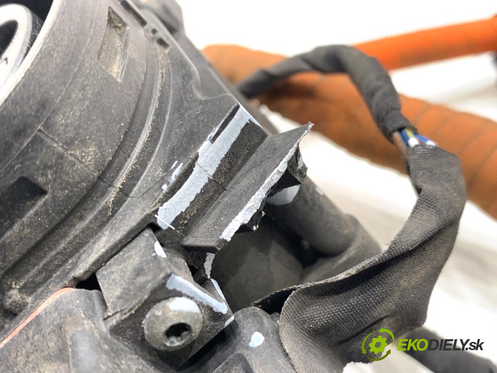 SKODA SUPERB III Kombi 2020 160 kW 1.4 TSI iV 1395 HNÍZDO: NABÍJANIE: 3V0971509