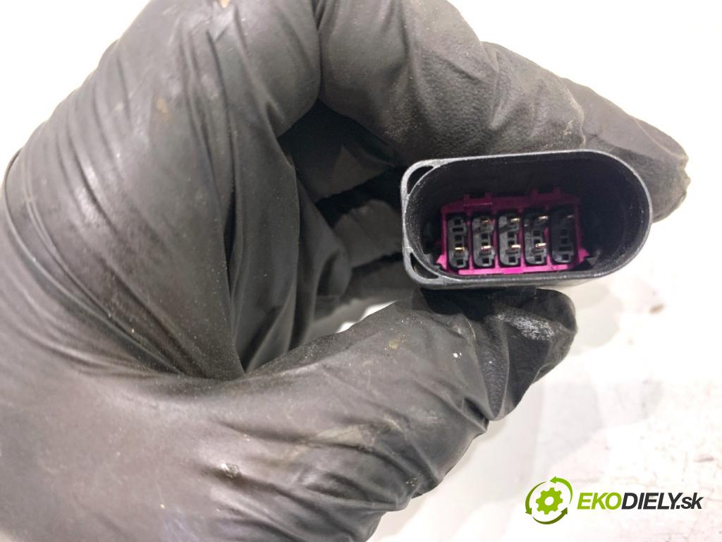 SKODA SUPERB III Kombi 2020 160 kW 1.4 TSI iV 1395 HNÍZDO: NABÍJANIE: 3V0971509