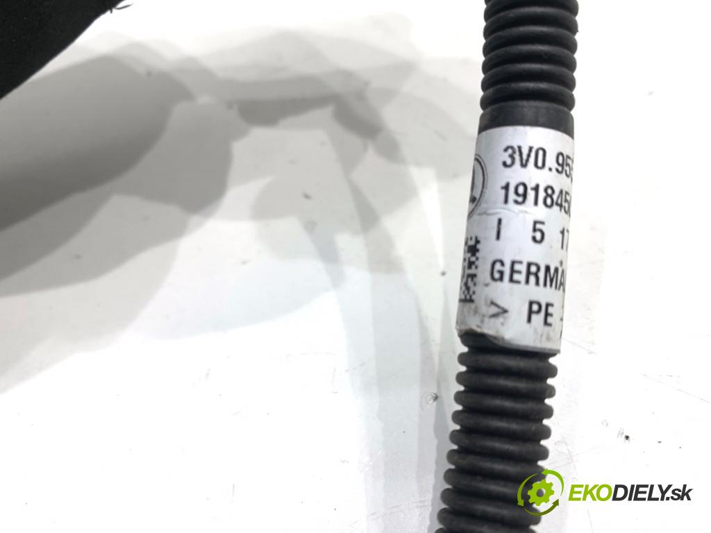 SKODA SUPERB III Kombi 2020 160 kW 1.4 TSI iV 1395 Rúrka ostrekovačov svetiel XENON 3V0955970E