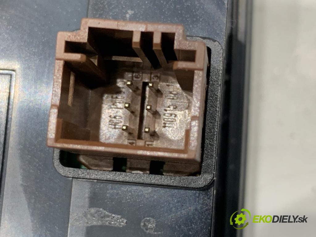 PEUGEOT 508 SW I Kombi 2017 133 kW 2.0 HDi 180 RXH 1997 Panel ovládania kúrenia  (Prepínacie páčky pod volantom)