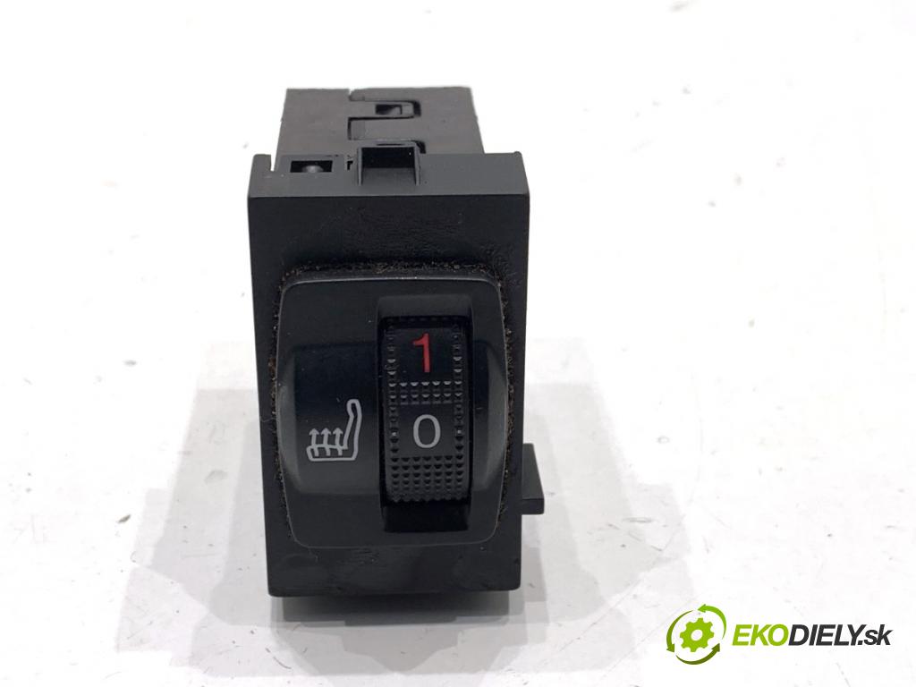 PEUGEOT 508 SW I Kombi 2017 133 kW 2.0 HDi 180 RXH 1997 Prepínač ohrievania, vyhrievania sedačky 98019840ZD (Prepínacie páčky pod volantom)