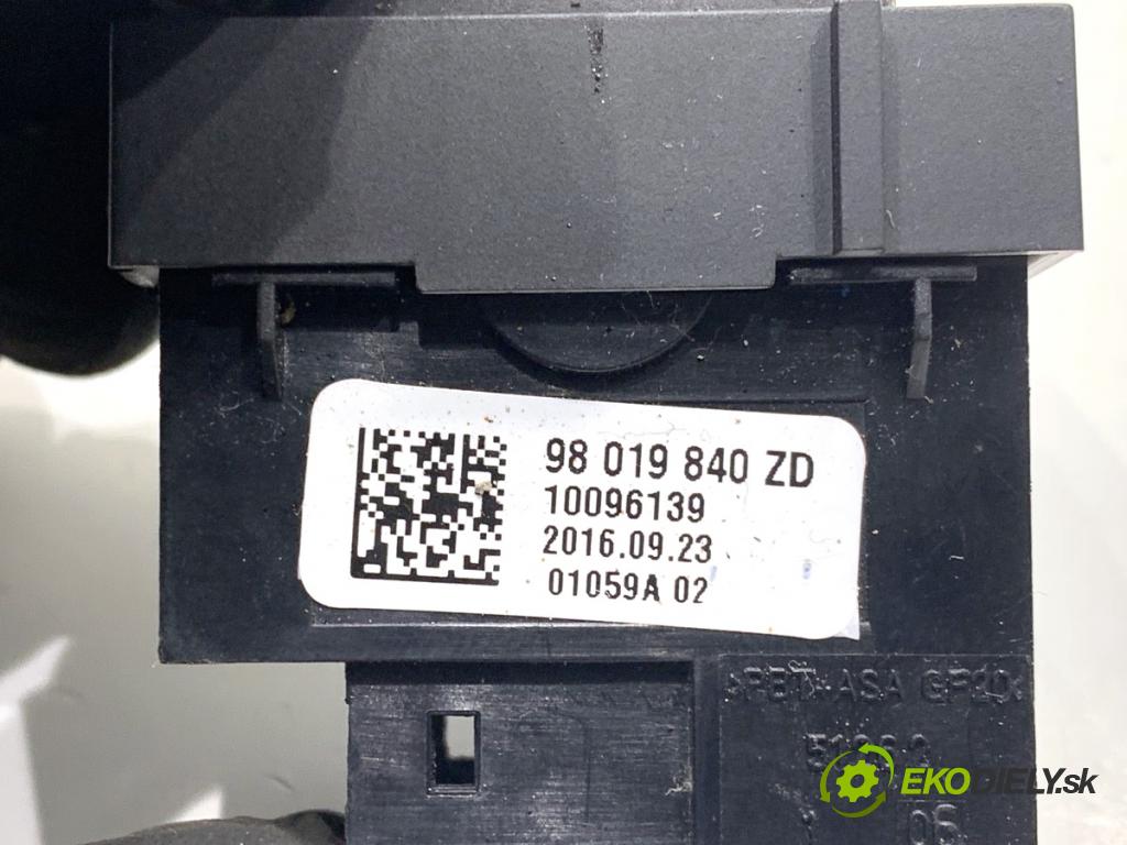 PEUGEOT 508 SW I Kombi 2017 133 kW 2.0 HDi 180 RXH 1997 Prepínač ohrievania, vyhrievania sedačky 98019841ZD (Prepínacie páčky pod volantom)