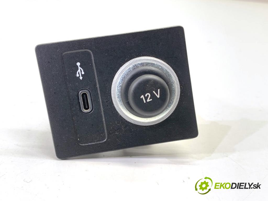 SKODA SUPERB III Kombi 2020 160 kW 1.4 TSI iV 1395 HNÍZDO: USB 