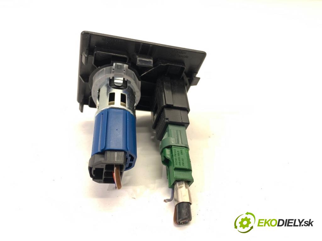 SKODA SUPERB III Kombi 2020 160 kW 1.4 TSI iV 1395 HNÍZDO: USB