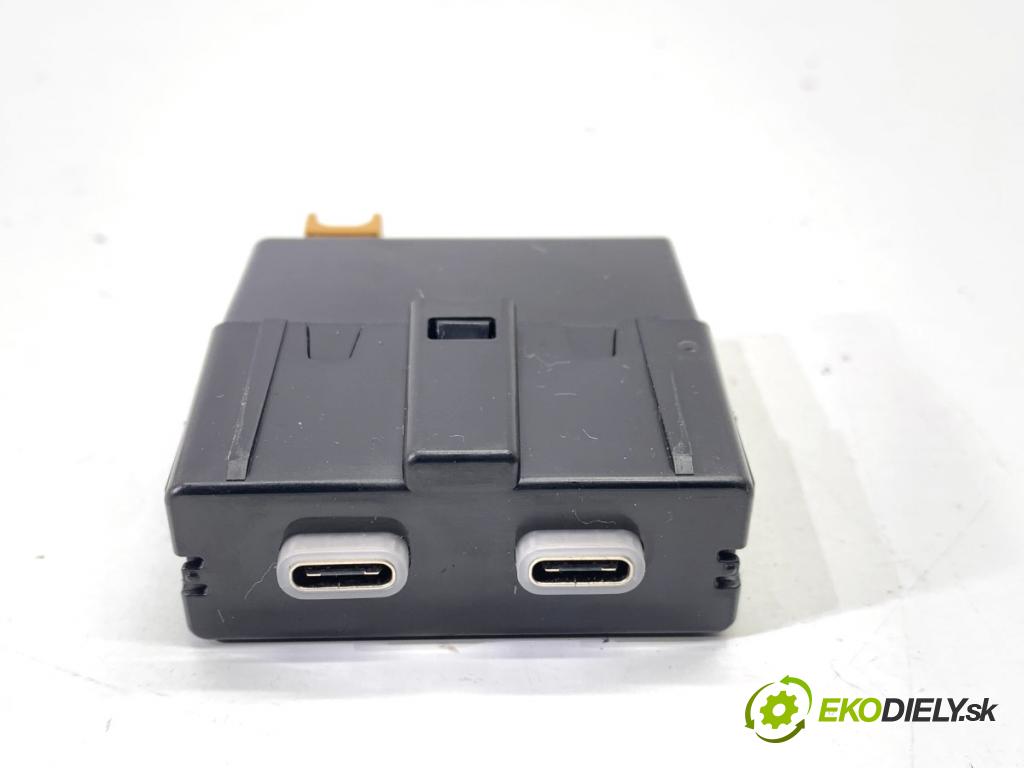 SKODA SUPERB III Kombi 2020 160 kW 1.4 TSI iV 1395 HNÍZDO: USB 3G5035954A