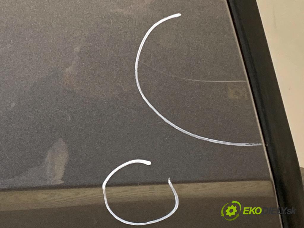 VW GOLF VII liftback 2016 92 kW 1.4 TSI 1395 Dvere pravy zad LA7N