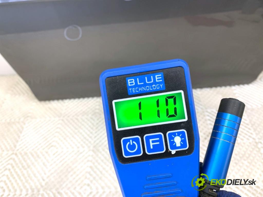 VW GOLF VII liftback 2016 92 kW 1.4 TSI 1395 Dvere pravy predný LA7N