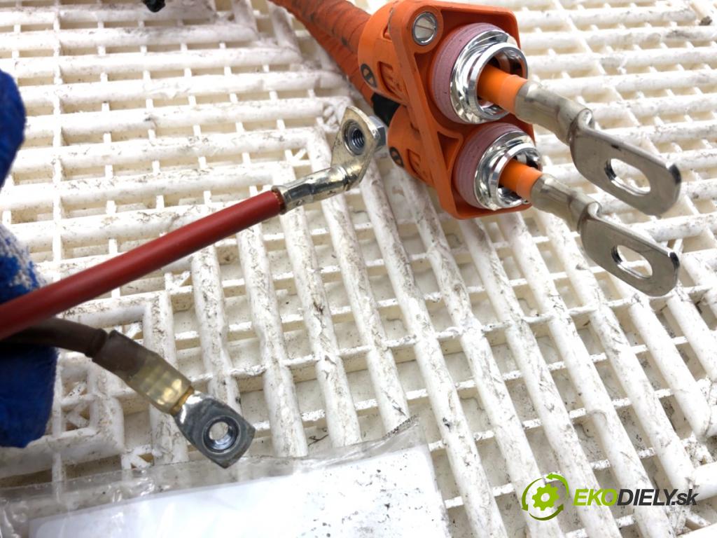 SKODA SUPERB III Kombi 2020 160 kW 1.4 TSI iV 1395 trubka vysokého NAPĚTÍ: