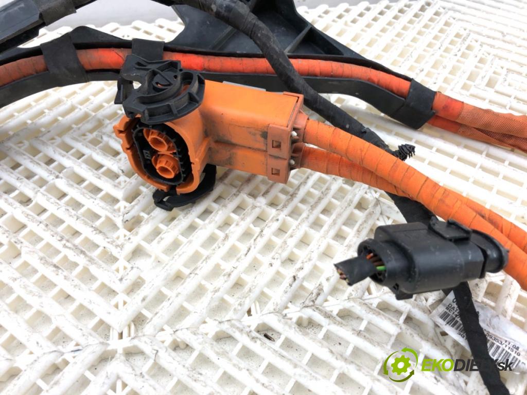 SKODA SUPERB III Kombi 2020 160 kW 1.4 TSI iV 1395 trubka vysokého NAPĚTÍ: