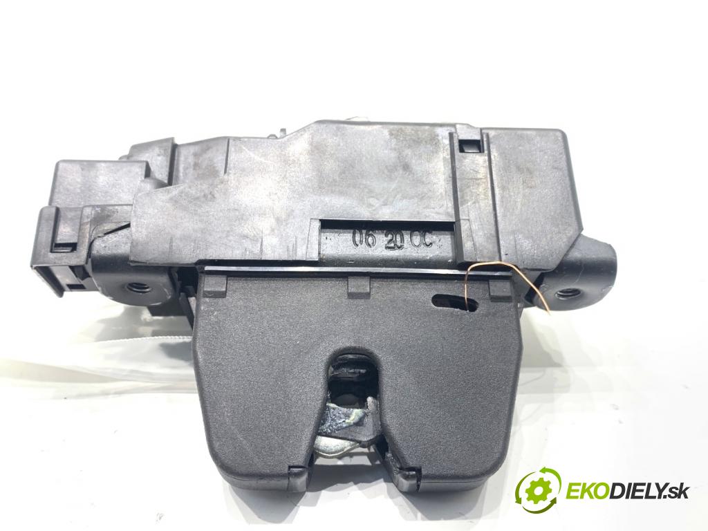 PEUGEOT 308 II liftback 2020 96 kW 1.2 THP 130 1199 zámok dveří zadní část 9816195380