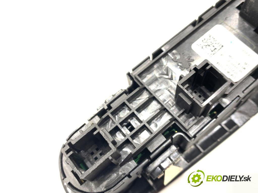 PEUGEOT 308 II liftback 2020 96 kW 1.2 THP 130 1199 Prepínač okien 96788281ZD (Prepínacie páčky pod volantom)