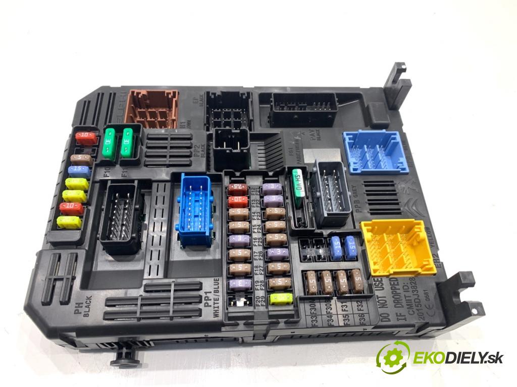 PEUGEOT 308 II liftback 2020 96 kW 1.2 THP 130 1199 Modul BSI 9830790580 (Poistková skrinka)