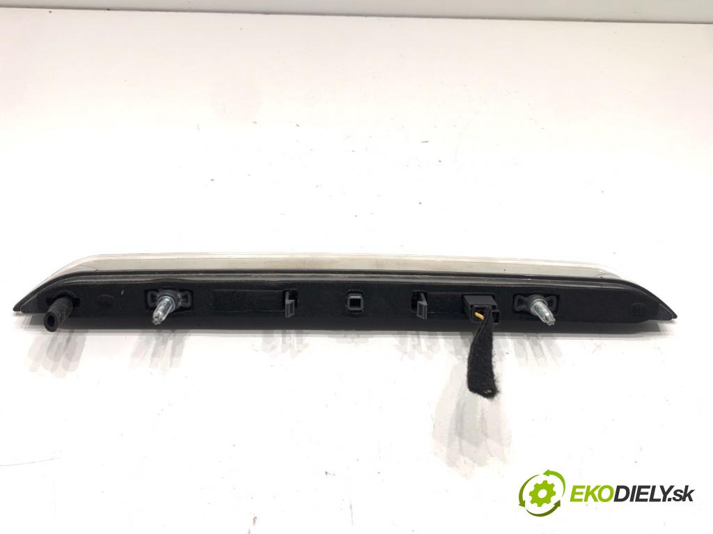 PEUGEOT 308 II liftback 2020 96 kW 1.2 THP 130 1199 světlo brzdových světel 9688016380