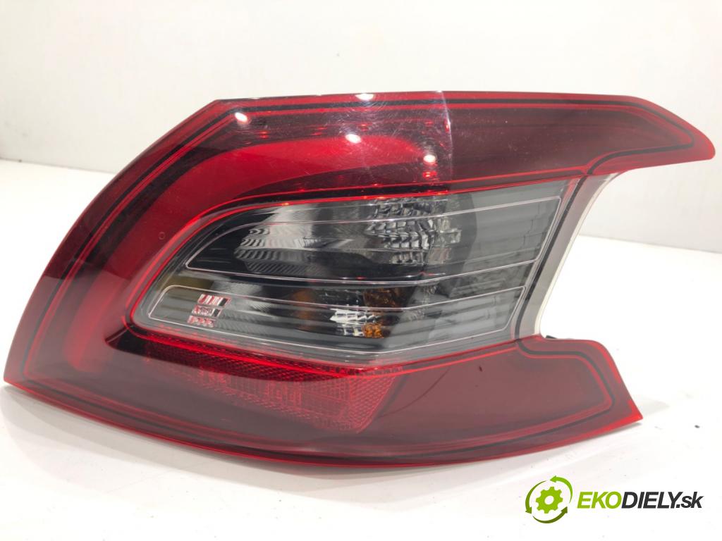 PEUGEOT 308 II liftback 2020 96 kW 1.2 THP 130 1199 světlo pravý zadní část 9823728580