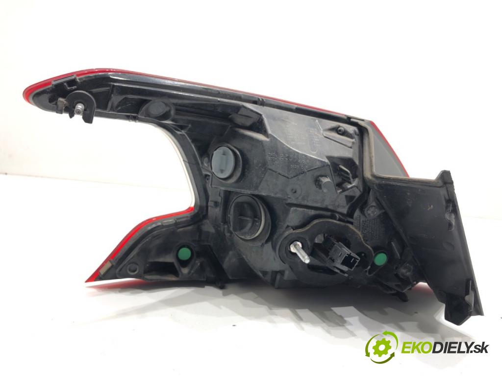 PEUGEOT 308 II liftback 2020 96 kW 1.2 THP 130 1199 světlo pravý zadní část 9823728580