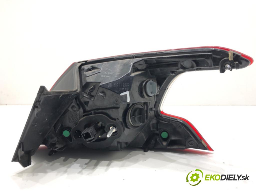 PEUGEOT 308 II liftback 2020 96 kW 1.2 THP 130 1199 Svetlo ľavy zad 9823728680