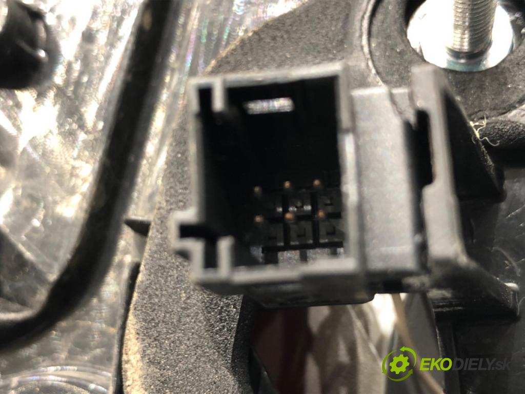 PEUGEOT 308 II liftback 2020 96 kW 1.2 THP 130 1199 Svetlo ľavy zad 9823728680