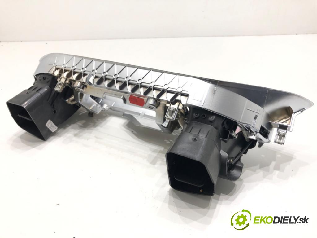 PEUGEOT 308 II liftback 2020 96 kW 1.2 THP 130 1199 mří topení přední část střední 1303145XZD