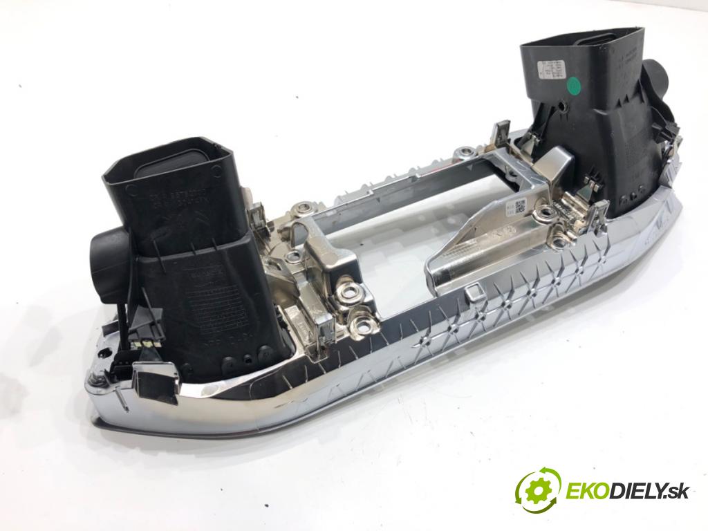 PEUGEOT 308 II liftback 2020 96 kW 1.2 THP 130 1199 mří topení přední část střední 1303145XZD