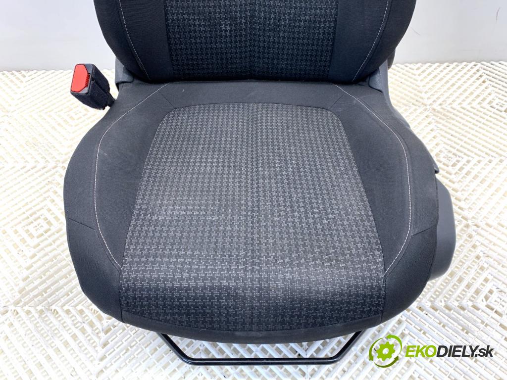 PEUGEOT 308 II liftback 2020 96 kW 1.2 THP 130 1199 sedadlo levý přední část