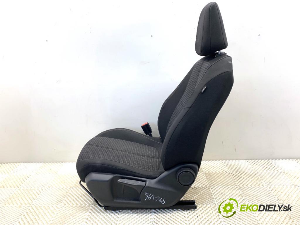 PEUGEOT 308 II liftback 2020 96 kW 1.2 THP 130 1199 sedadlo levý přední část