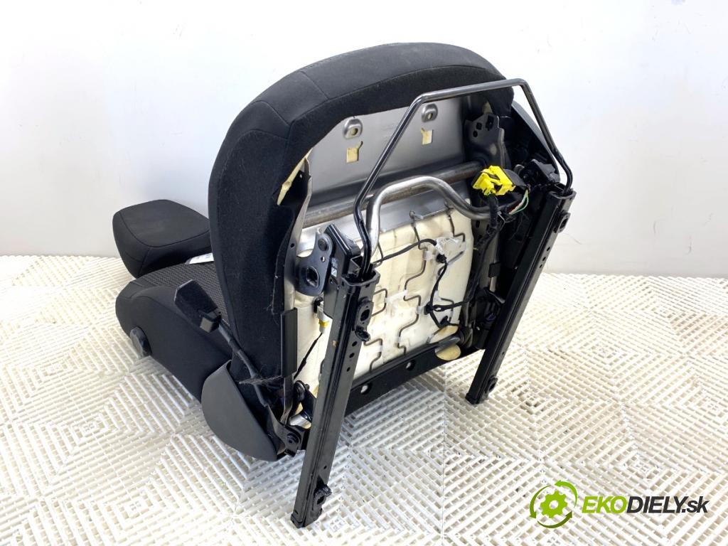 PEUGEOT 308 II liftback 2020 96 kW 1.2 THP 130 1199 sedadlo levý přední část