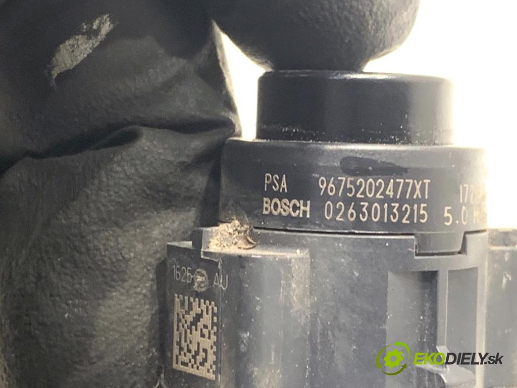 PEUGEOT 308 II liftback 2020 96 kW 1.2 THP 130 1199 snímač PDC 9675202477XT