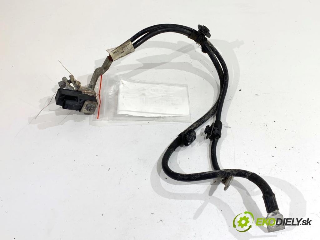 PEUGEOT 308 II liftback 2020 96 kW 1.2 THP 130 1199 svorka MINUS 9828916580