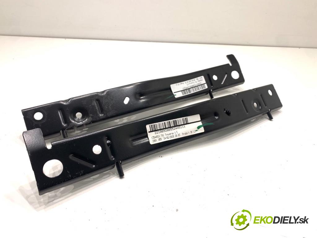 PEUGEOT 308 II liftback 2020 96 kW 1.2 THP 130 1199 uchycení ISOFIX 1354451X 1354452X