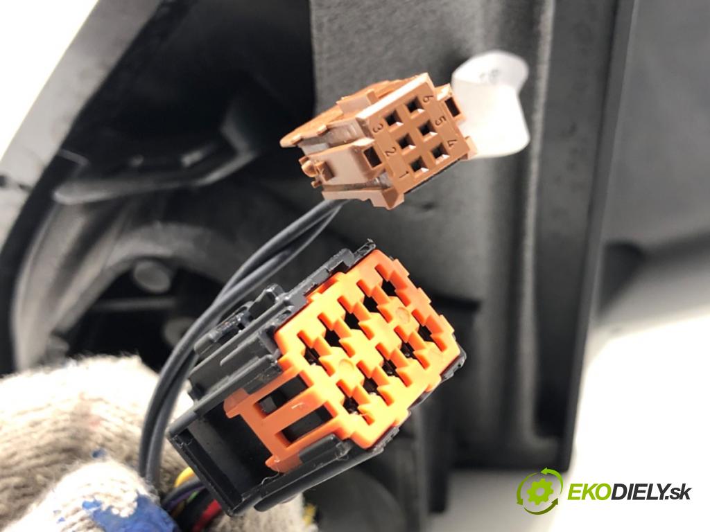 PEUGEOT 308 II liftback 2020 96 kW 1.2 THP 130 1199 zpětné zrcátko pravý