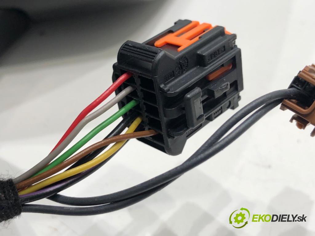 PEUGEOT 308 II liftback 2020 96 kW 1.2 THP 130 1199 zpětné zrcátko pravý