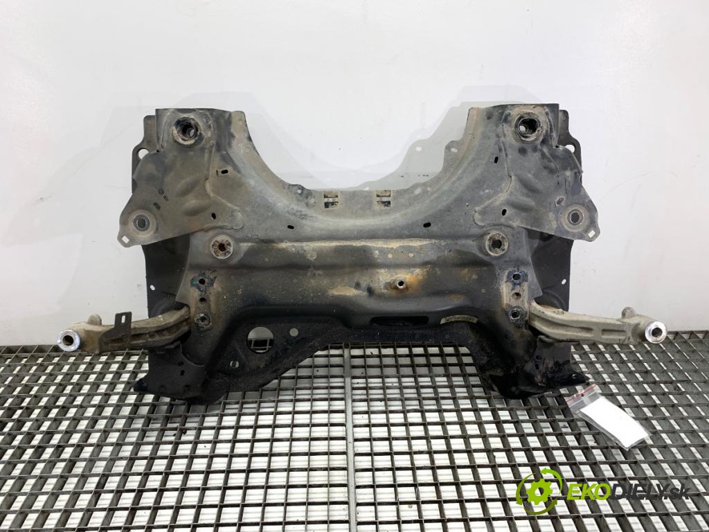 PEUGEOT 308 II liftback 2020 96 kW 1.2 THP 130 1199 výztuha pod motor  (Přední výztuha)