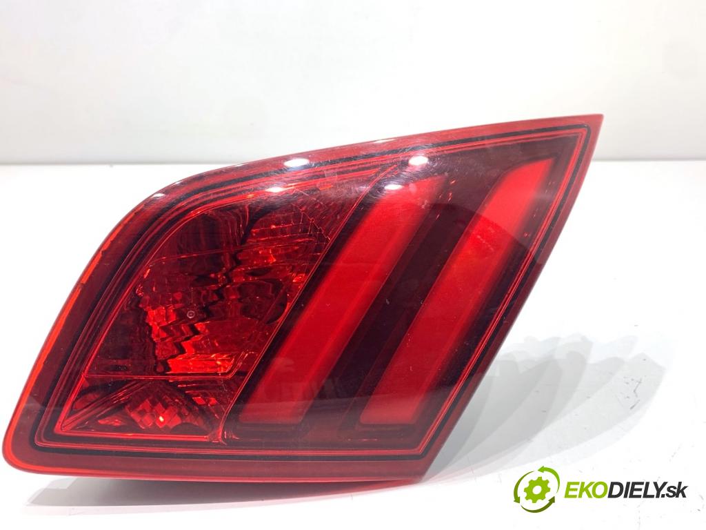 PEUGEOT 308 II liftback 2020 96 kW 1.2 THP 130 1199 světlo zadní část pravá vnitřní 9677818280 (Klika dveří ostatní)