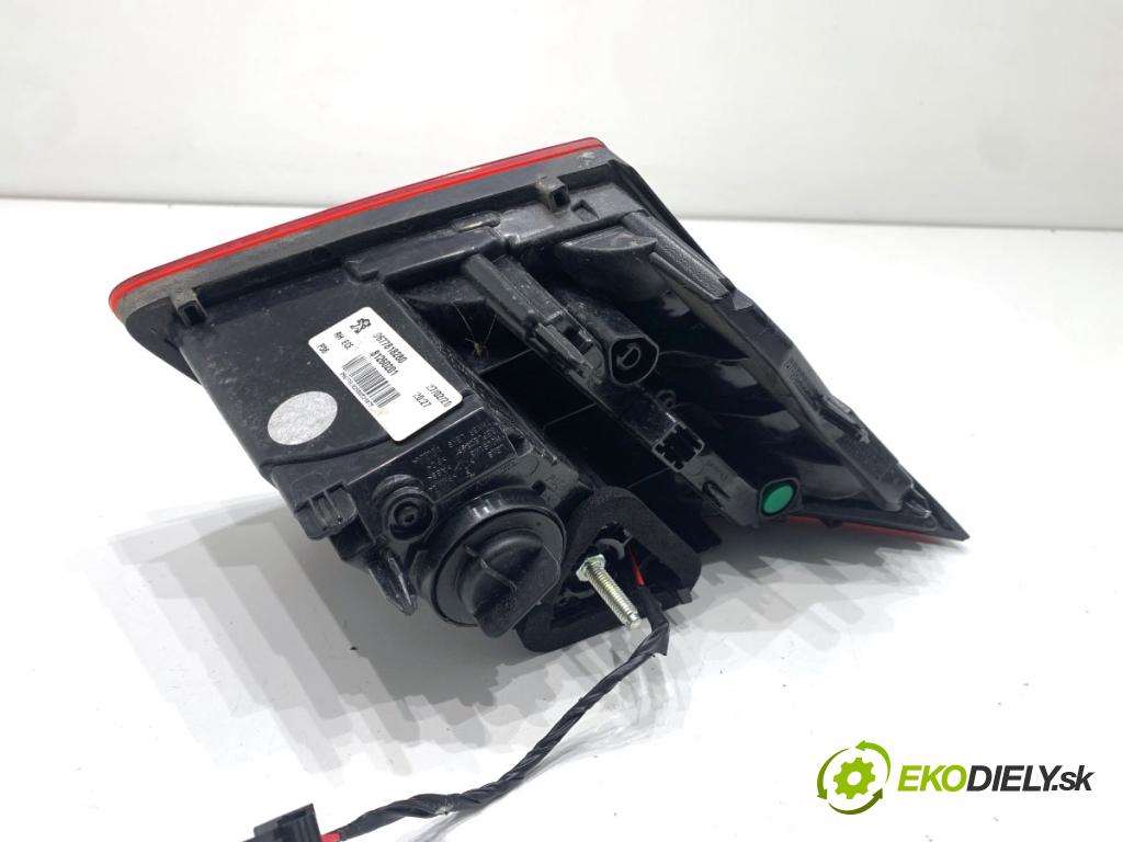 PEUGEOT 308 II liftback 2020 96 kW 1.2 THP 130 1199 světlo zadní část pravá vnitřní 9677818280 (Klika dveří ostatní)