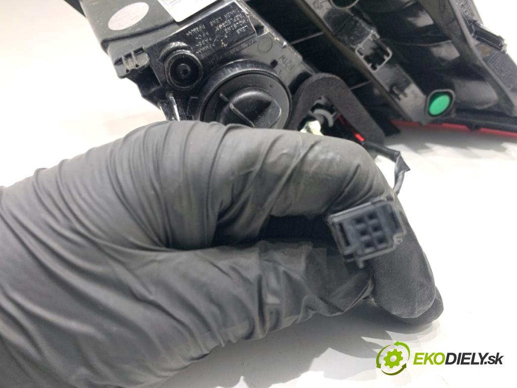 PEUGEOT 308 II liftback 2020 96 kW 1.2 THP 130 1199 světlo zadní část pravá vnitřní 9677818280 (Klika dveří ostatní)