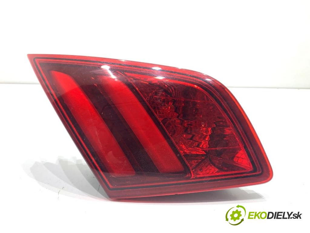 PEUGEOT 308 II liftback 2020 96 kW 1.2 THP 130 1199 světlo zadní část levá strana vnitřní 9677818380 (Klika dveří ostatní)