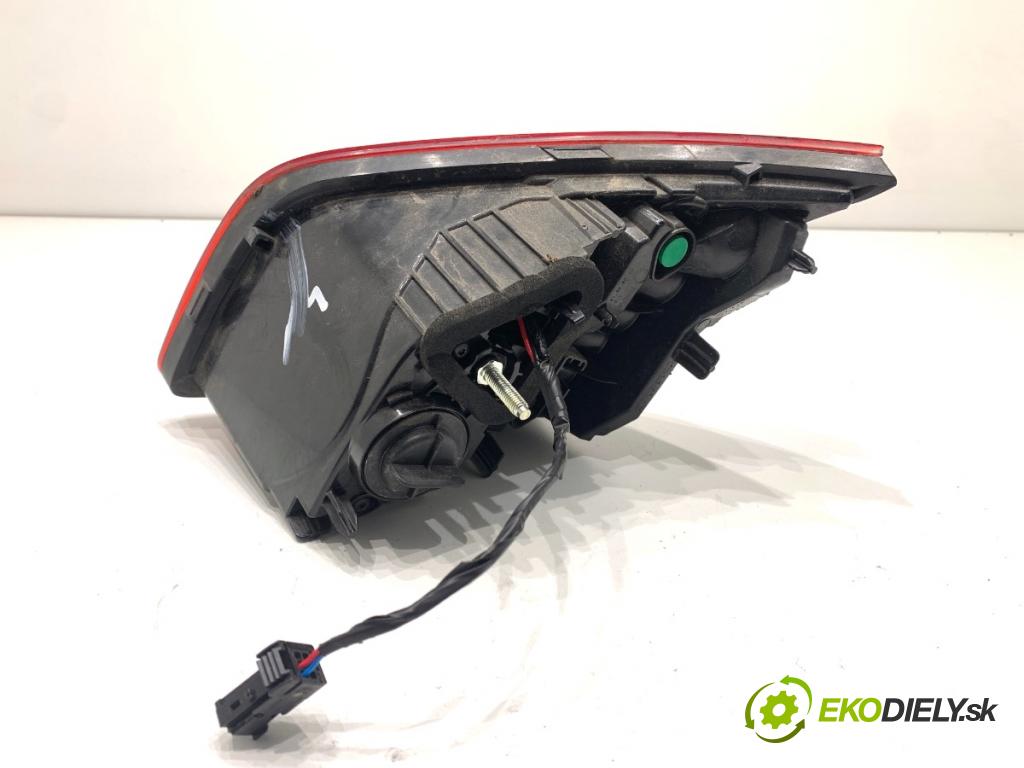 PEUGEOT 308 II liftback 2020 96 kW 1.2 THP 130 1199 světlo zadní část levá strana vnitřní 9677818380 (Klika dveří ostatní)