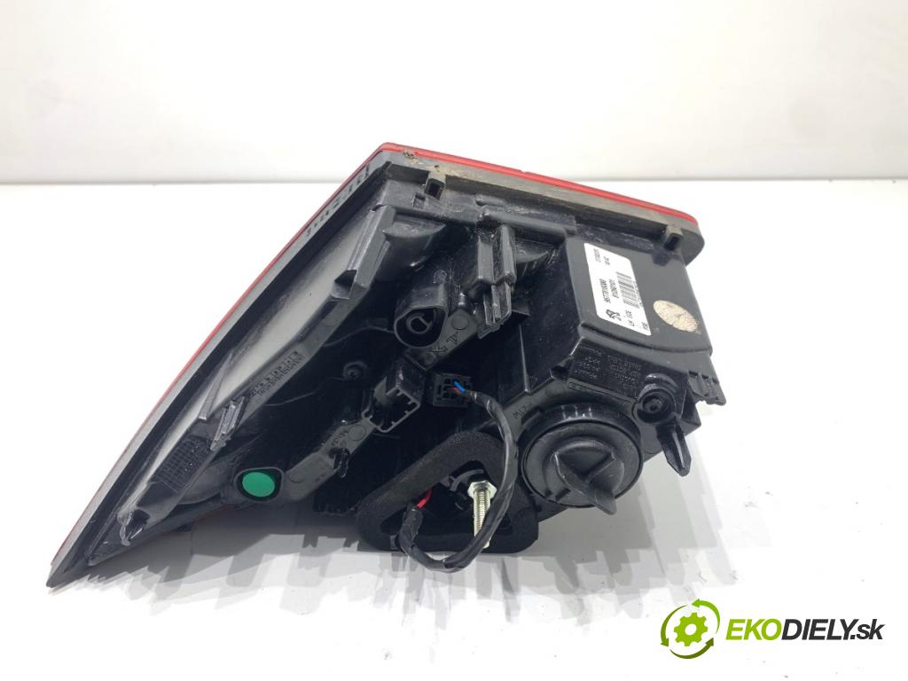 PEUGEOT 308 II liftback 2020 96 kW 1.2 THP 130 1199 světlo zadní část levá strana vnitřní 9677818380 (Klika dveří ostatní)