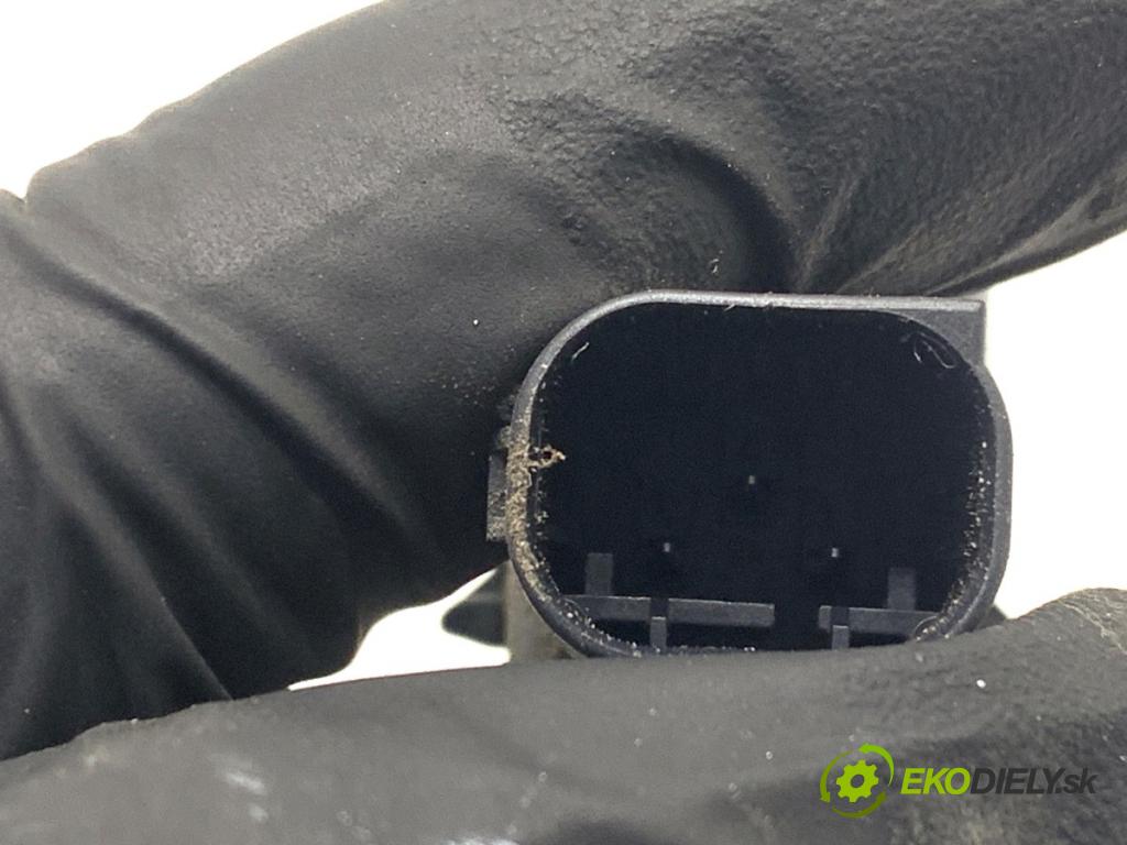 PEUGEOT 308 II liftback 2020 96 kW 1.2 THP 130 1199 snímač PDC 9675202477VL