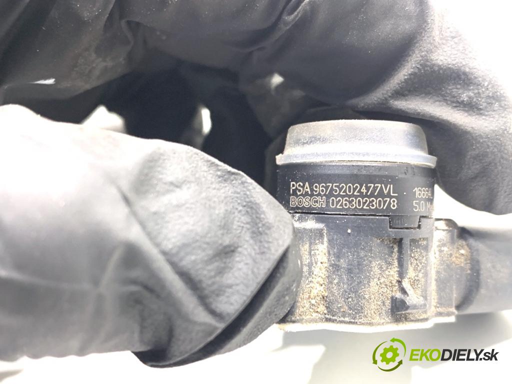 PEUGEOT 308 II liftback 2020 96 kW 1.2 THP 130 1199 snímač PDC 9675202477VL