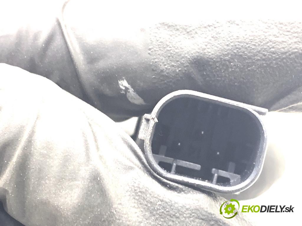 PEUGEOT 308 II liftback 2020 96 kW 1.2 THP 130 1199 snímač PDC 9675202477VL