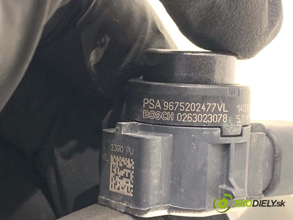 PEUGEOT 308 II liftback 2020 96 kW 1.2 THP 130 1199 snímač PDC 9675202477VL