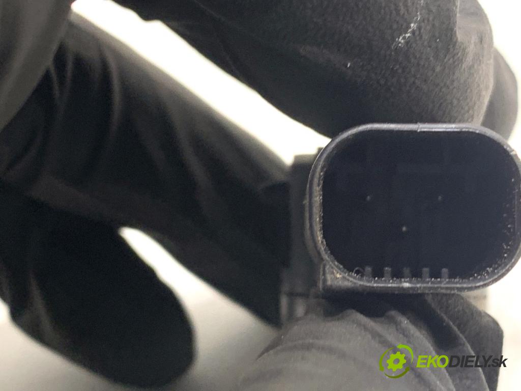 PEUGEOT 308 II liftback 2020 96 kW 1.2 THP 130 1199 snímač PDC 9675202477XT