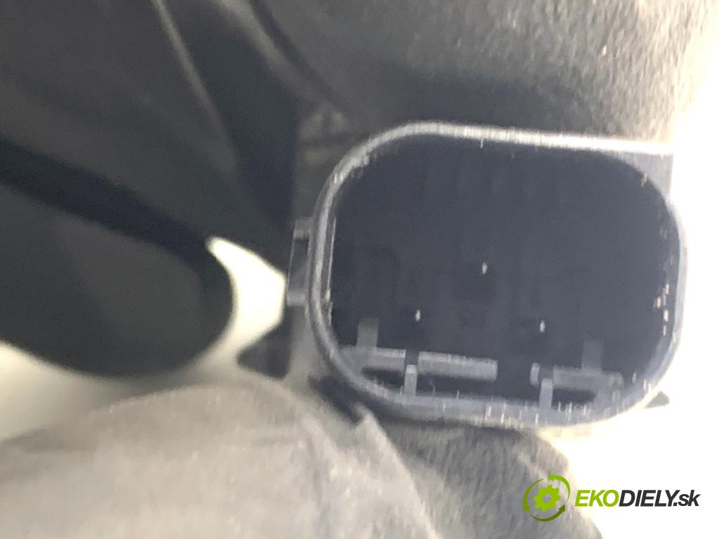 PEUGEOT 308 II liftback 2020 96 kW 1.2 THP 130 1199 snímač PDC 9675202477VL