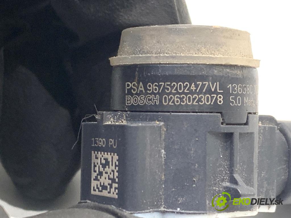 PEUGEOT 308 II liftback 2020 96 kW 1.2 THP 130 1199 snímač PDC 9675202477VL
