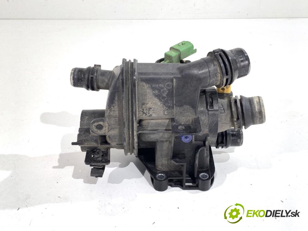 PEUGEOT 308 II liftback 2020 96 kW 1.2 THP 130 1199 obal termostatu 9812131480 (Pouzdro termostatu)