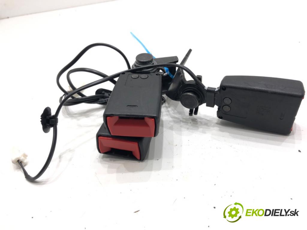 PEUGEOT 308 II liftback 2020 96 kW 1.2 THP 130 1199 zapínače pásov PASA zad 98063975XX